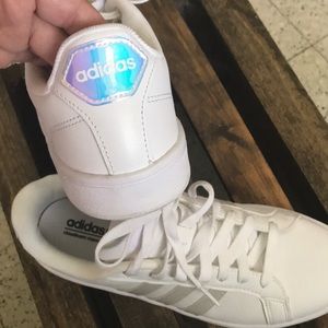 Adidas neo LIKE NEW!!! •8• iridescent details 🌟✨